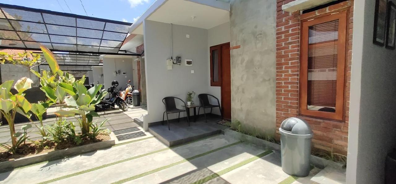 Embe Pitoe Syariah Gejayan Mitra Reddoorz Hotel Pakualaman Exterior photo
