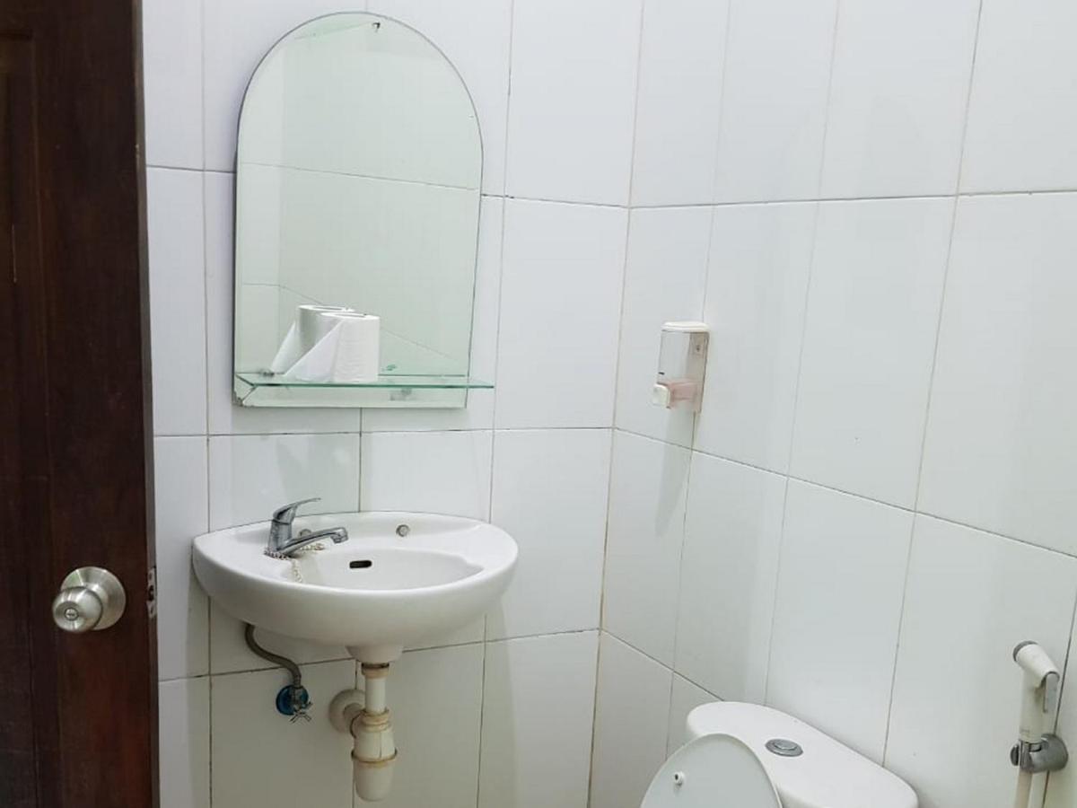 Embe Pitoe Syariah Gejayan Mitra Reddoorz Hotel Pakualaman Exterior photo