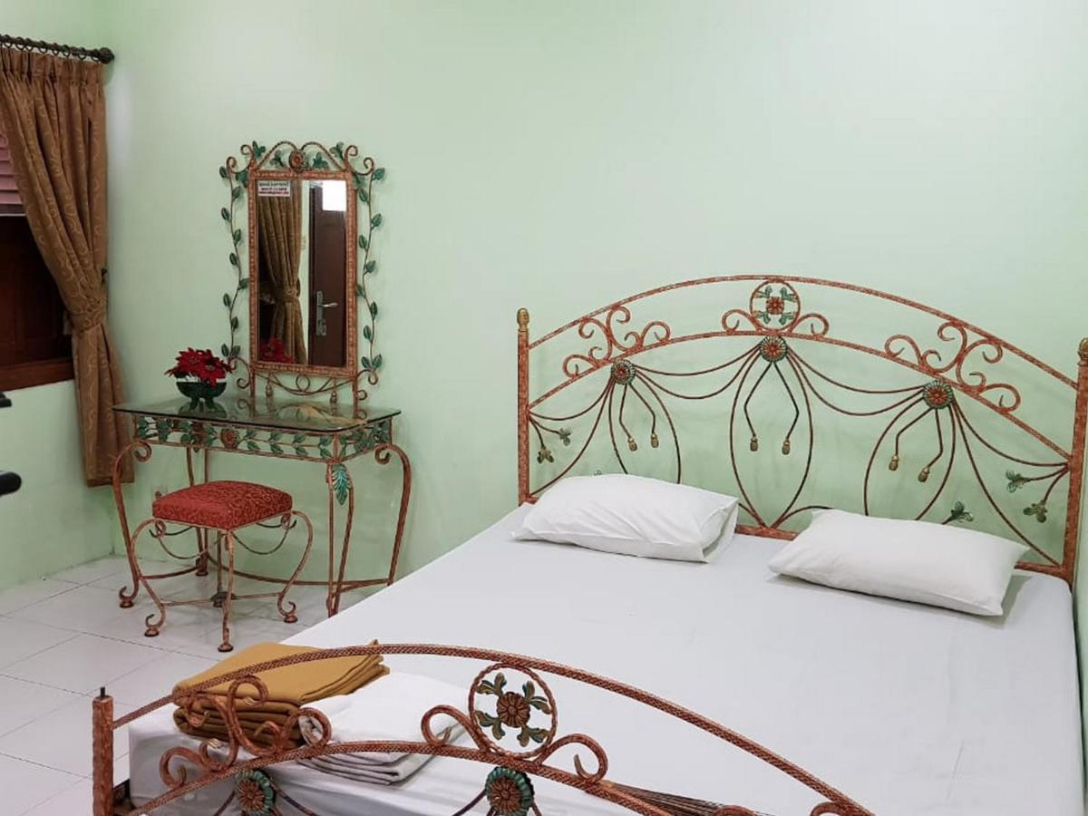 Embe Pitoe Syariah Gejayan Mitra Reddoorz Hotel Pakualaman Exterior photo